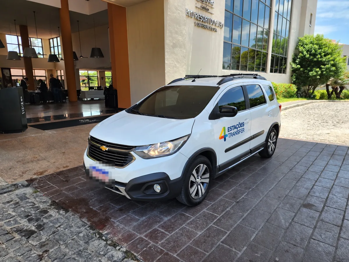 Veículo da 4 Estações Transfer em atendimento a hotel e resort
